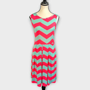 NEW Pretty Young Thing Dress MEDIUM Chevron Beach Casual